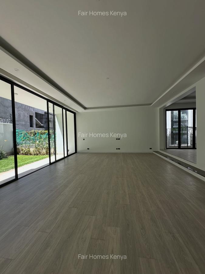 5 Bed Townhouse with En Suite at Lavington Green - 16