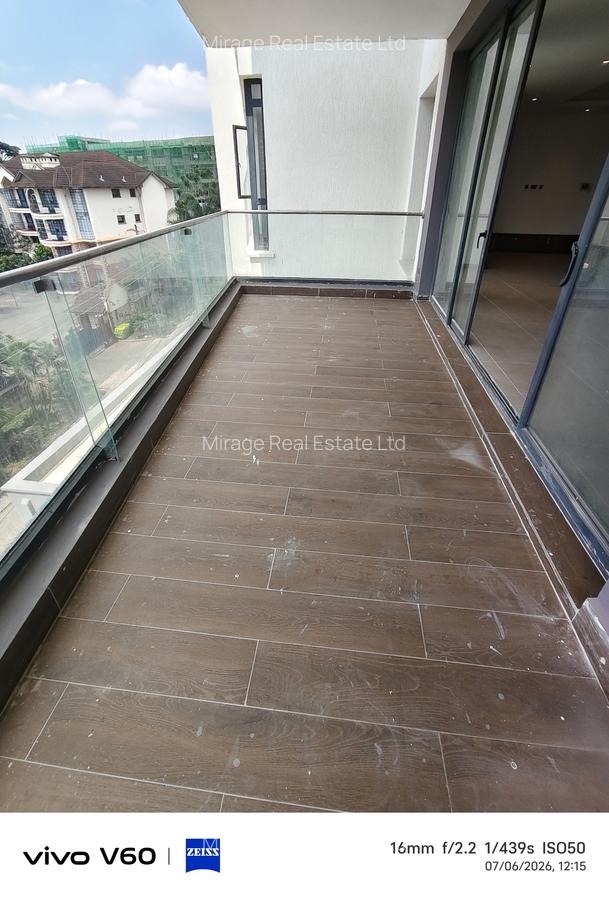 3 Bed Apartment with En Suite in Riverside - 18