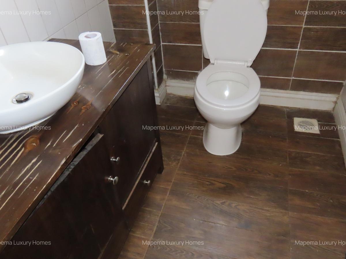 5 Bed House with En Suite at Kerarapon - 11