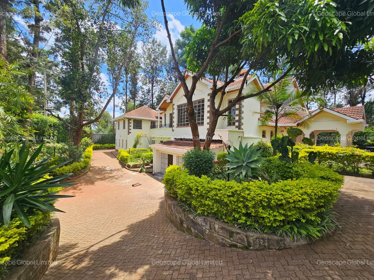 5 Bed House with En Suite in Runda - 1