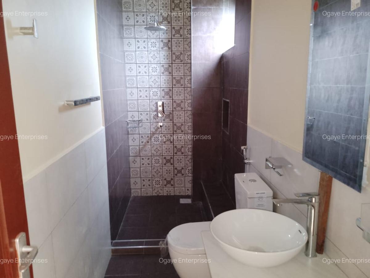 4 Bed Apartment with En Suite at Moyne Drive - 10