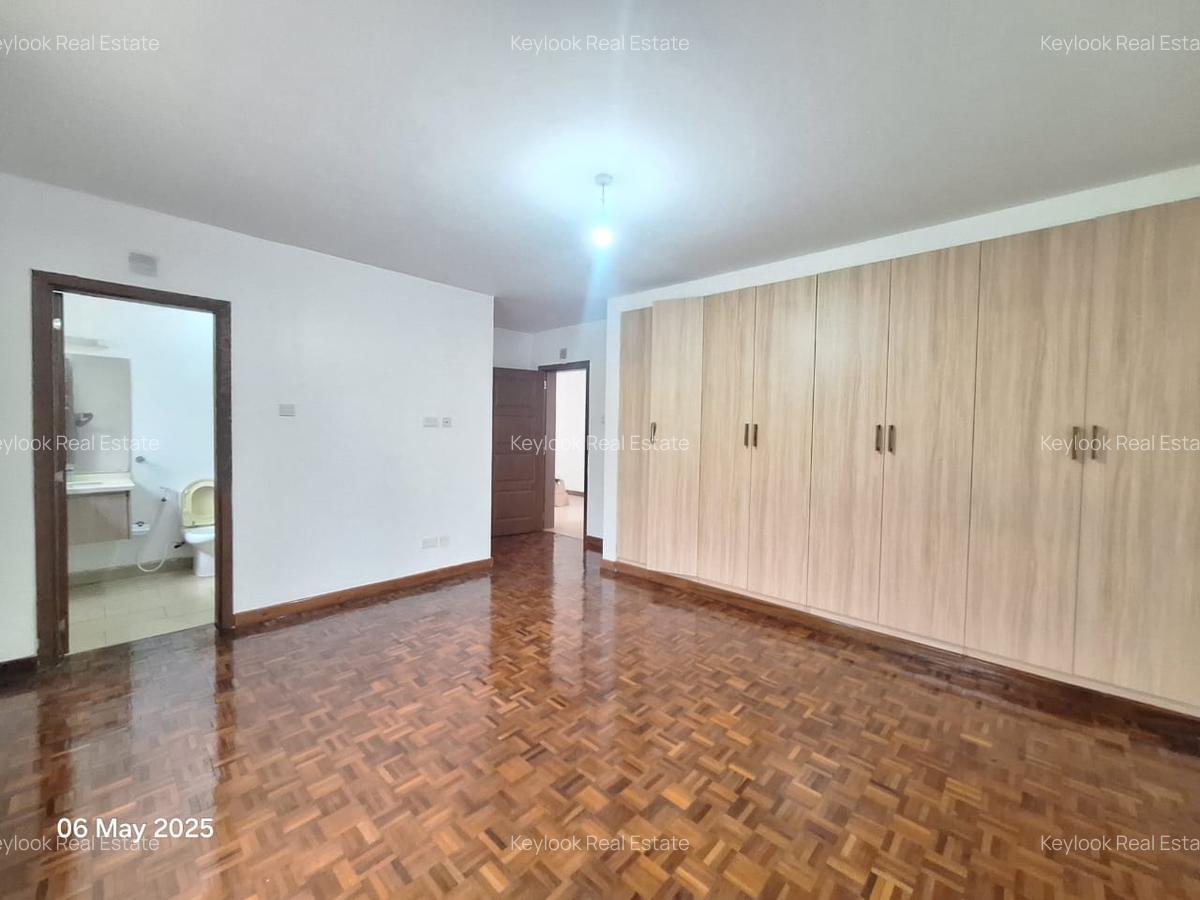 5 Bed Townhouse with En Suite at Lavington - 20