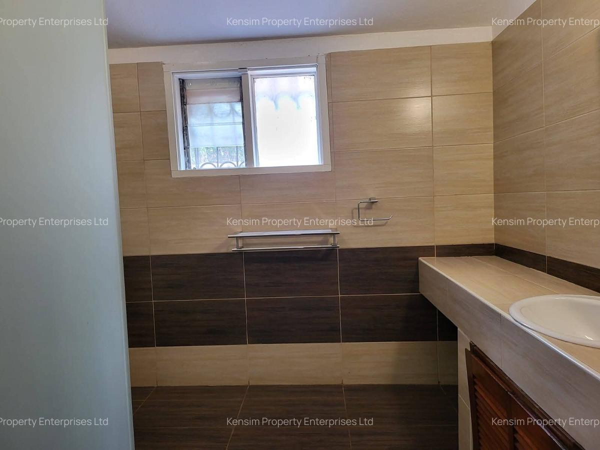 4 Bed Townhouse with En Suite in Hill View - 8