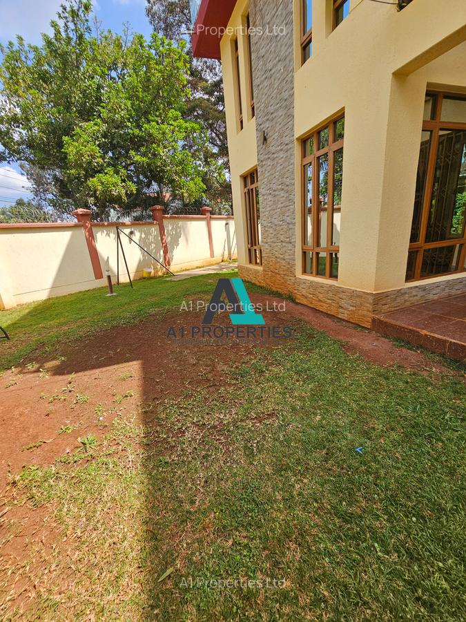 5 Bed Townhouse with En Suite in Lavington - 2