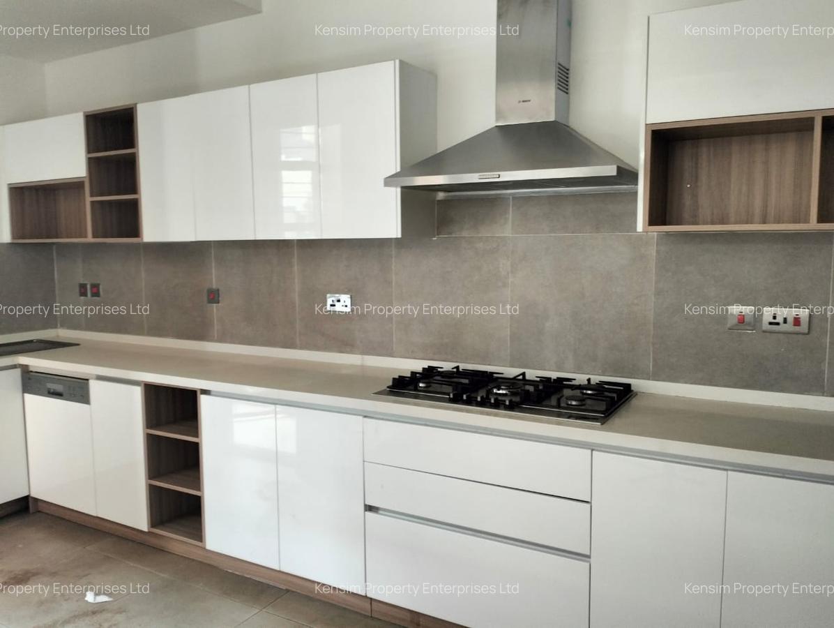 4 Bed Townhouse with En Suite in Lavington - 17