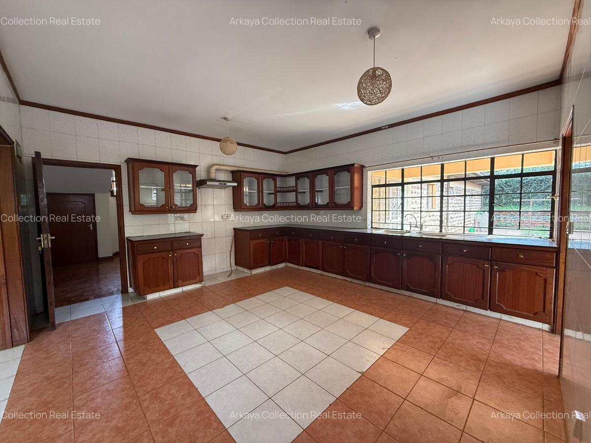 5 Bed House with En Suite in Runda - 7