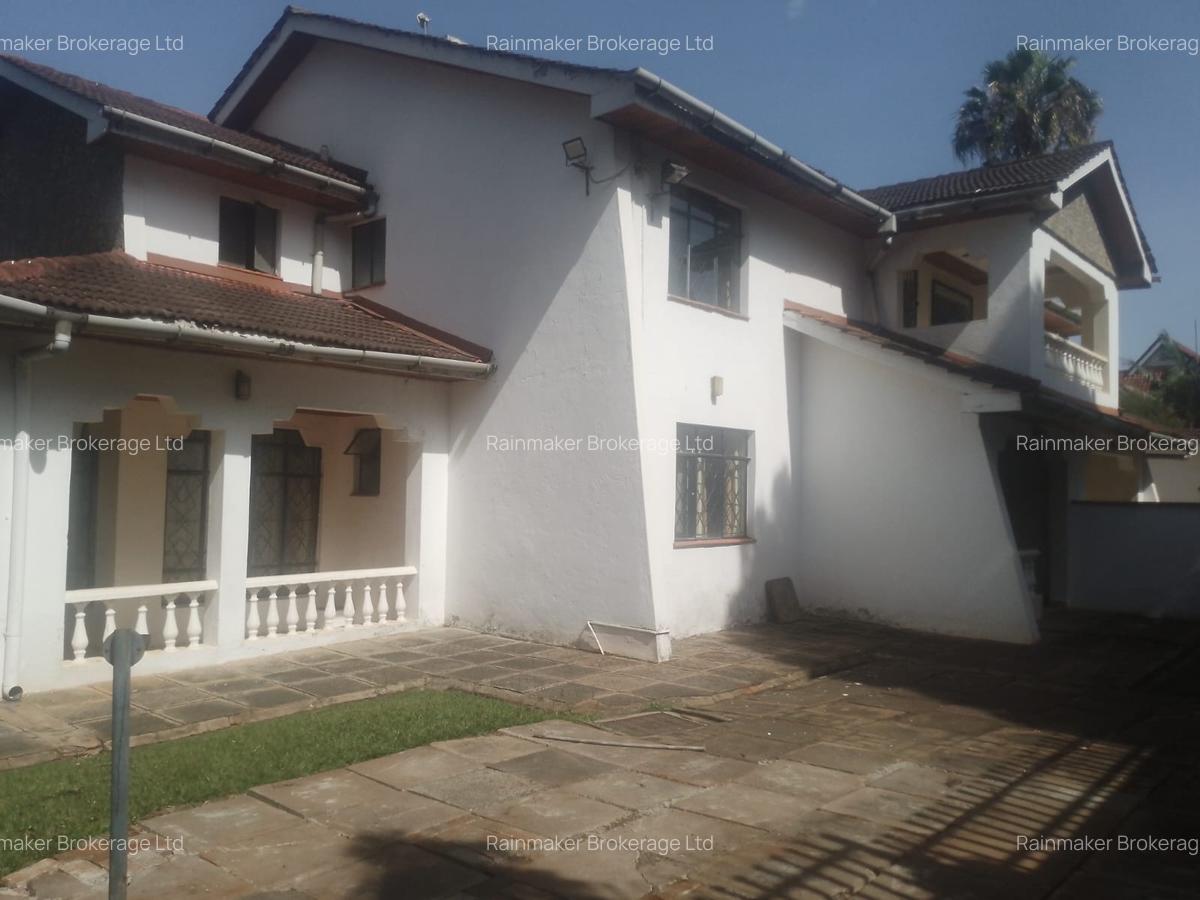 5 Bed House with En Suite in Runda - 11
