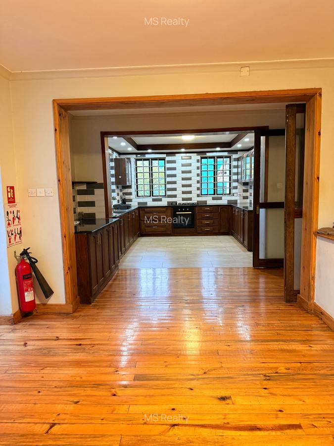7 Bed House with En Suite in Runda - 5