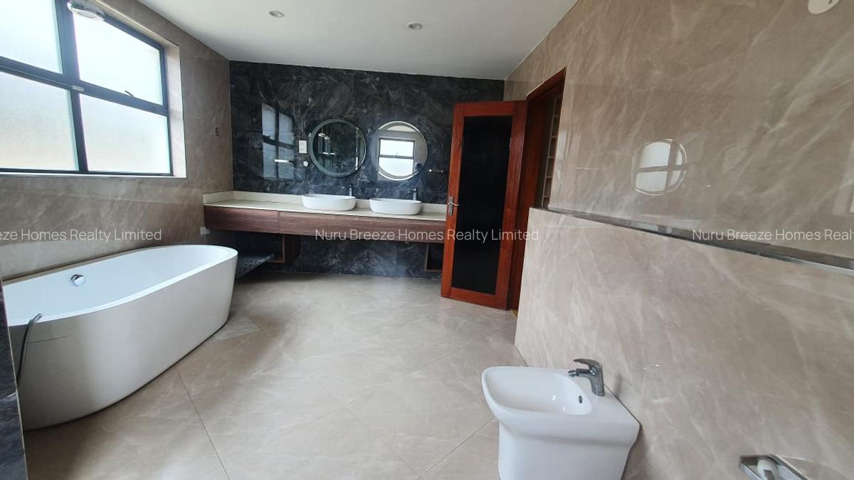 5 Bed Townhouse with En Suite in Lavington - 7