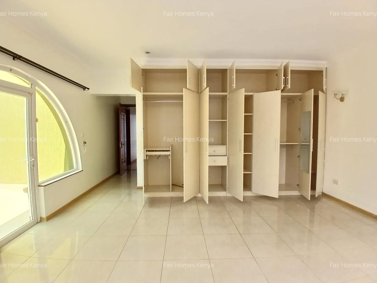 4 Bed Townhouse with En Suite at Riverside Drive - 14