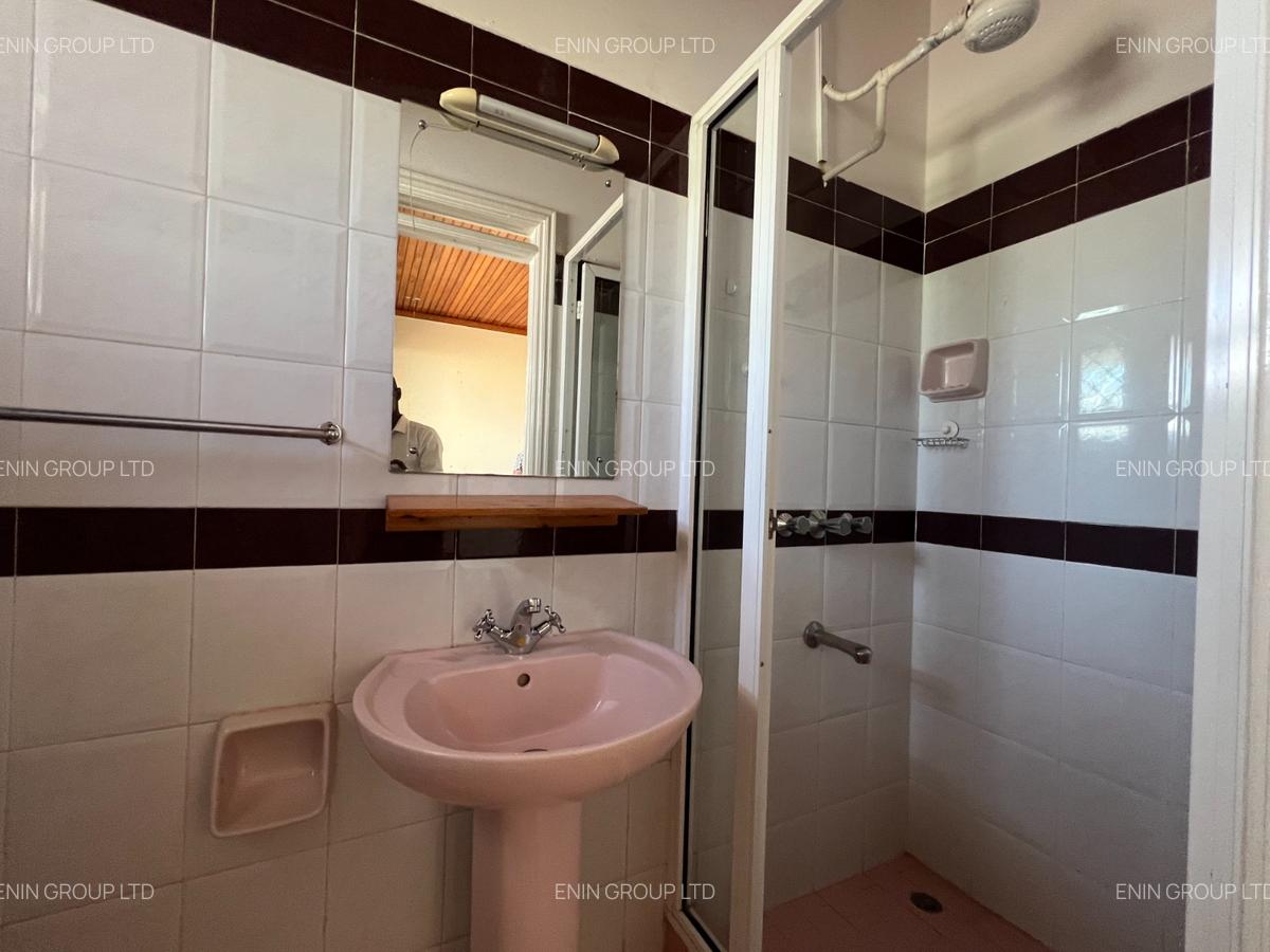 4 Bed Townhouse with En Suite at Brookside Drive - 10
