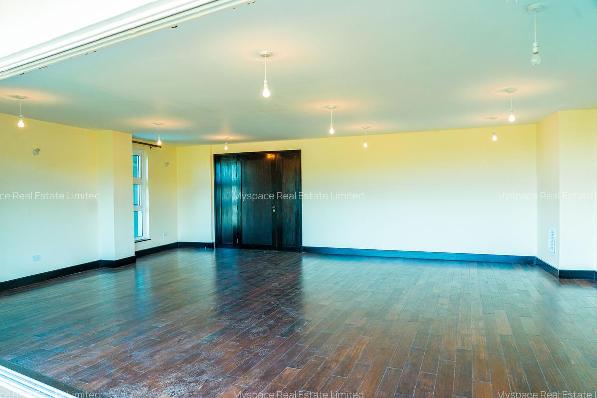 5 Bed Townhouse with En Suite in General Mathenge - 8
