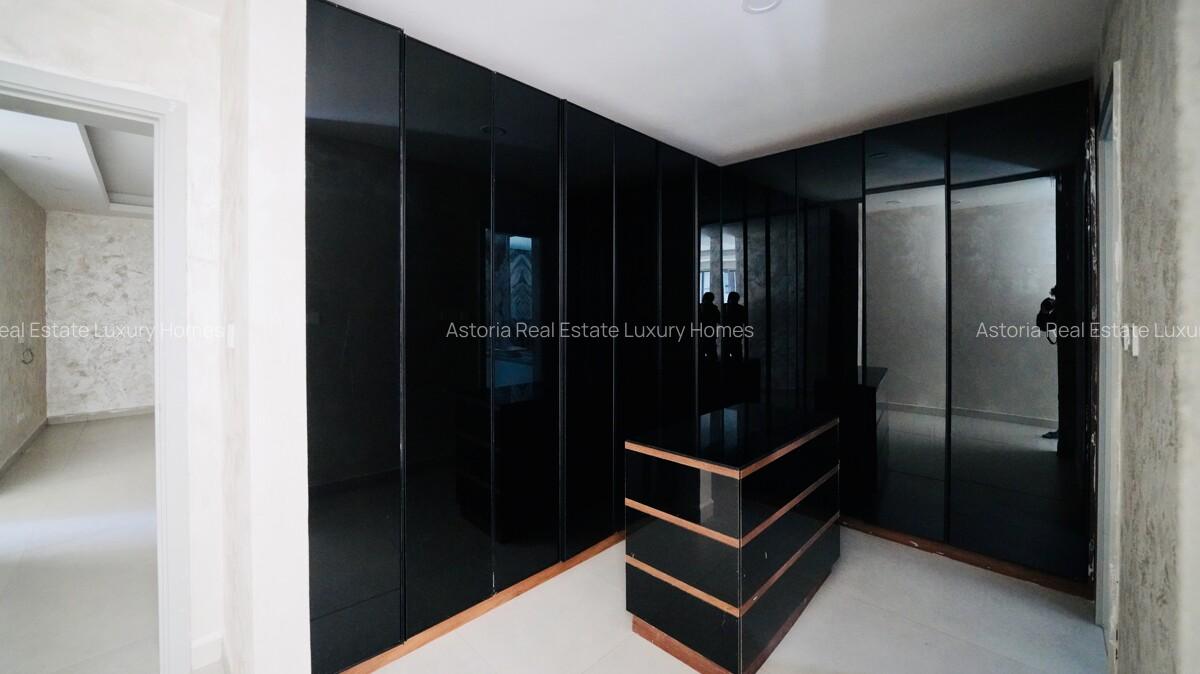 4 Bed Apartment with En Suite at 2026-510 - 3