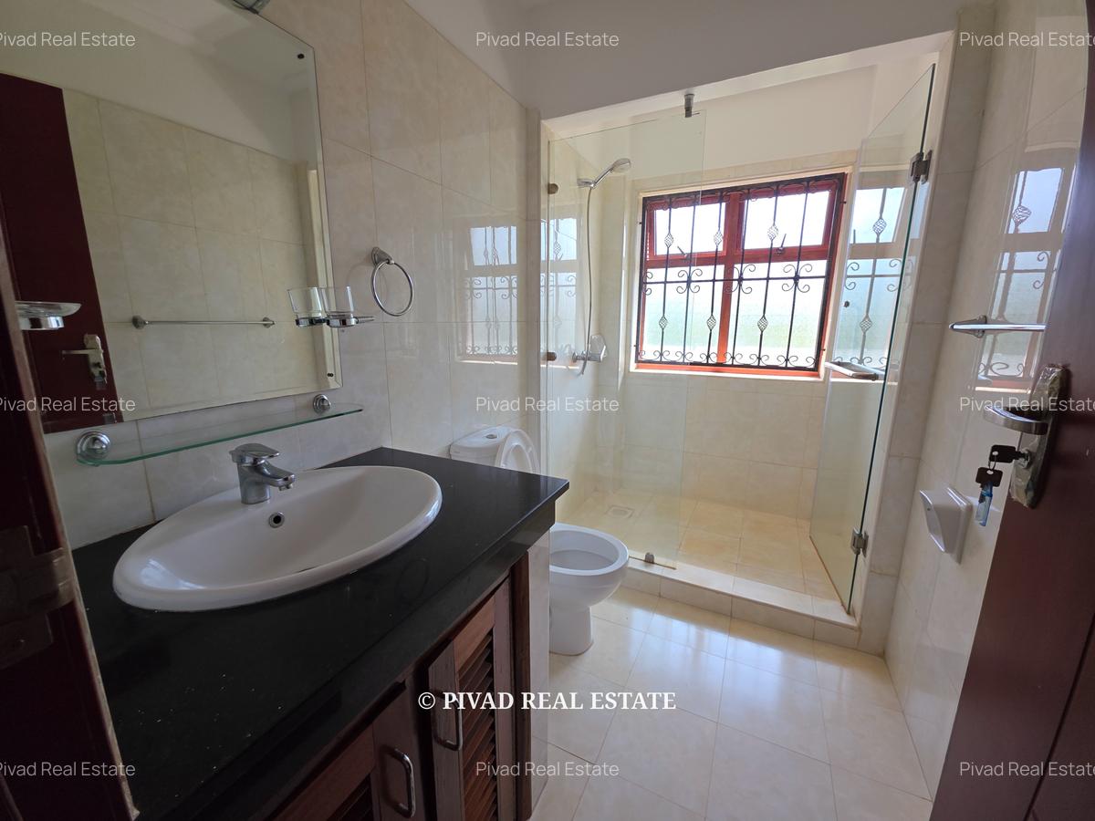 5 Bed House with Swimming Pool in Runda - 3