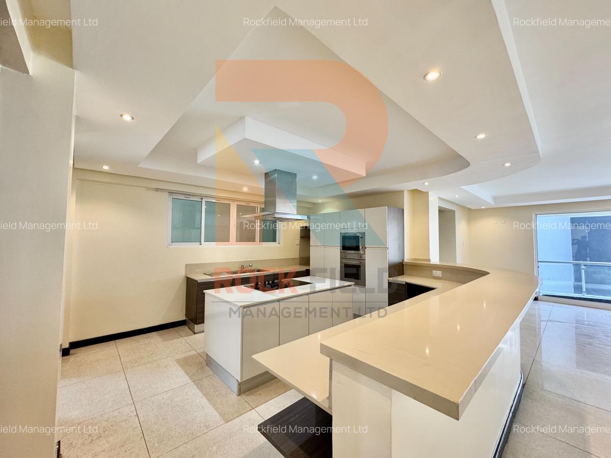 3 Bed Apartment with En Suite in Riverside - 2