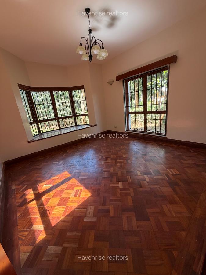 5 Bed Villa with Swimming Pool in Runda - 9
