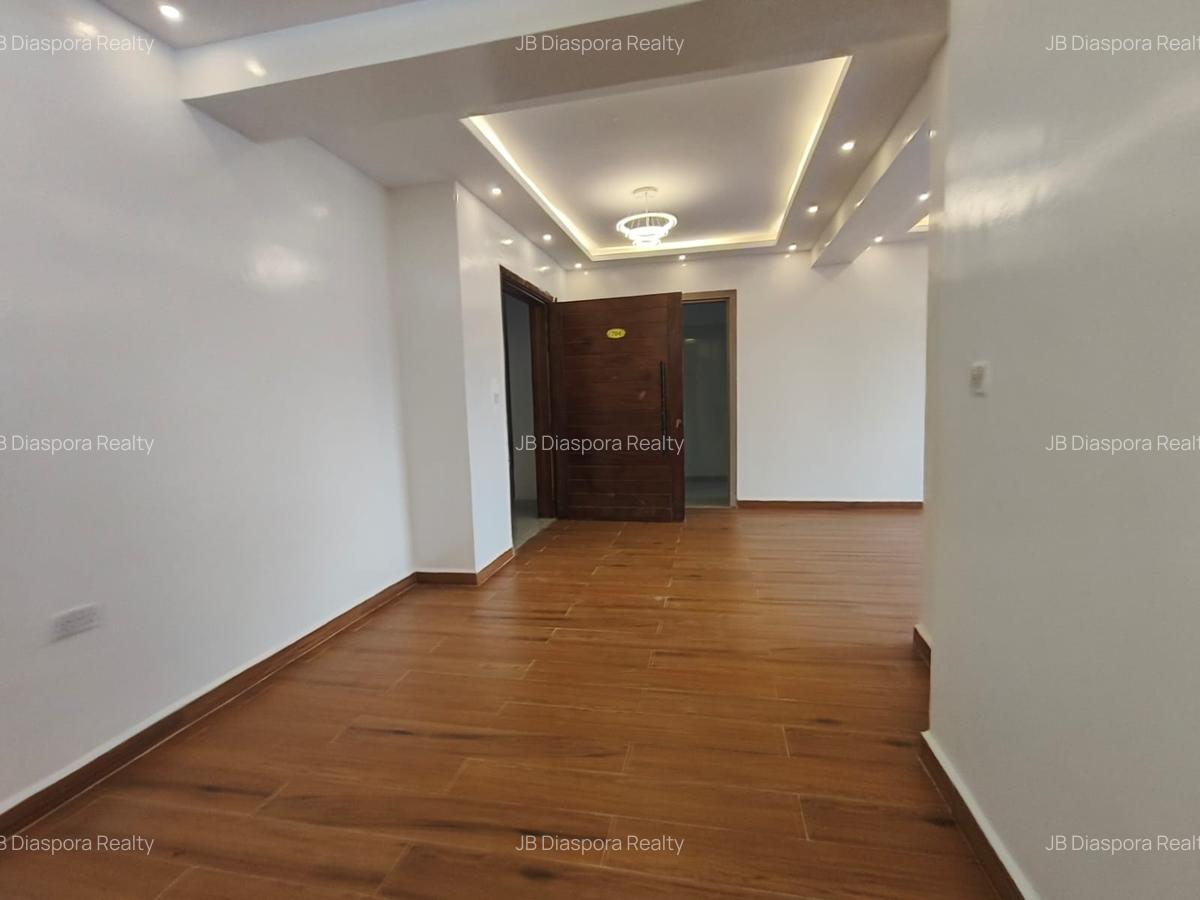 4 Bed Apartment with Swimming Pool at City Park - 2