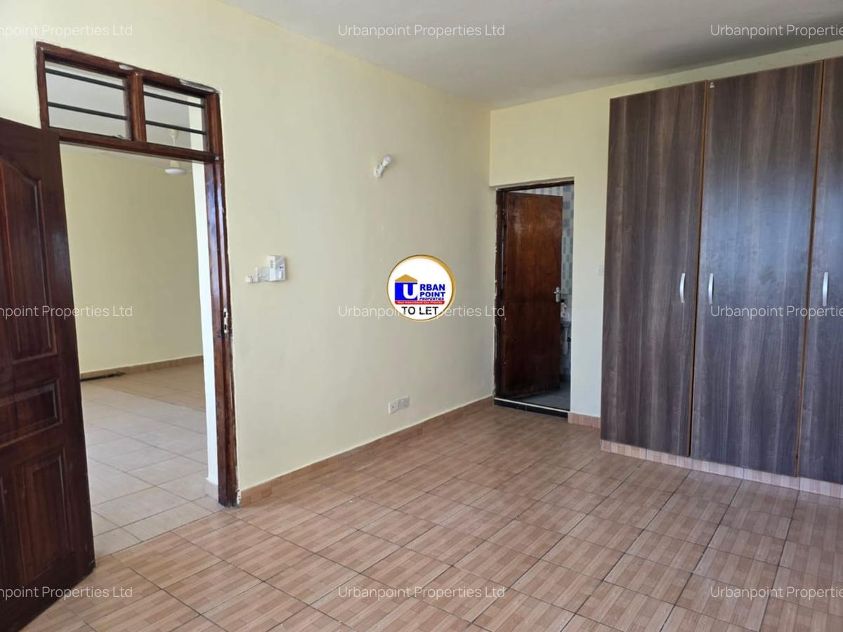 3 Bed Apartment with En Suite at Links Road - 6