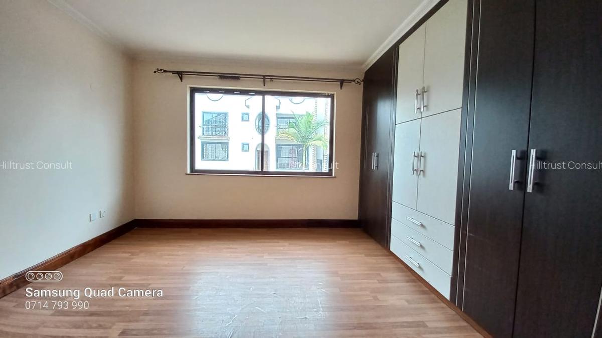 5 Bed Townhouse with En Suite at Gravellia Grove - 8