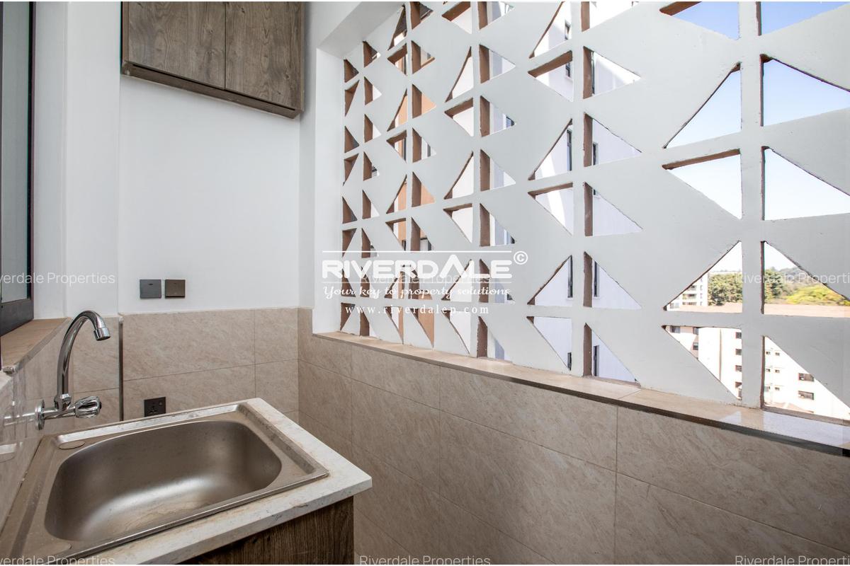 2 Bed Apartment with En Suite in Brookside - 4