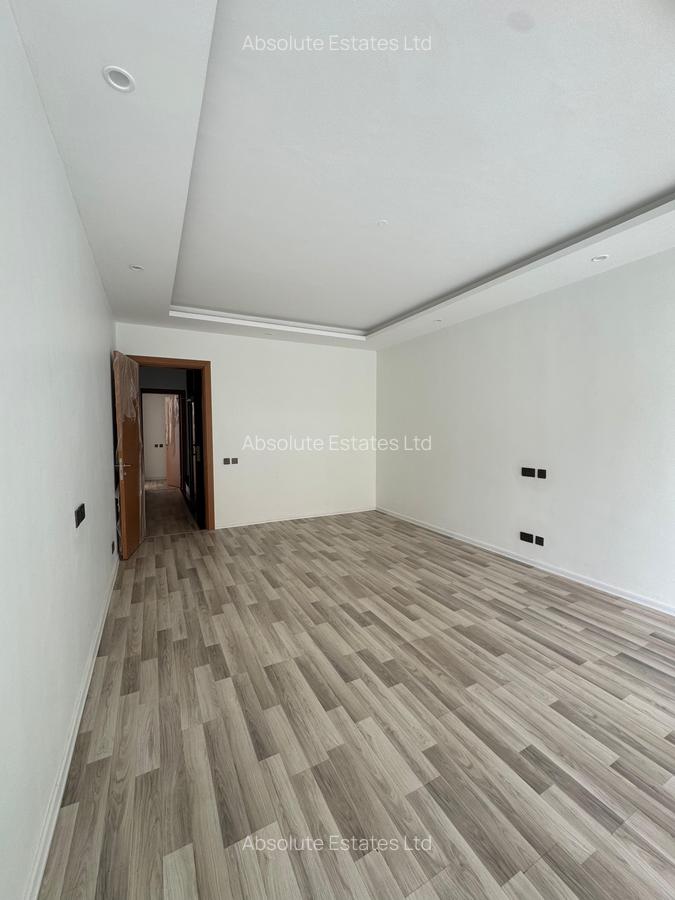 5 Bed Townhouse with En Suite in Lavington - 6