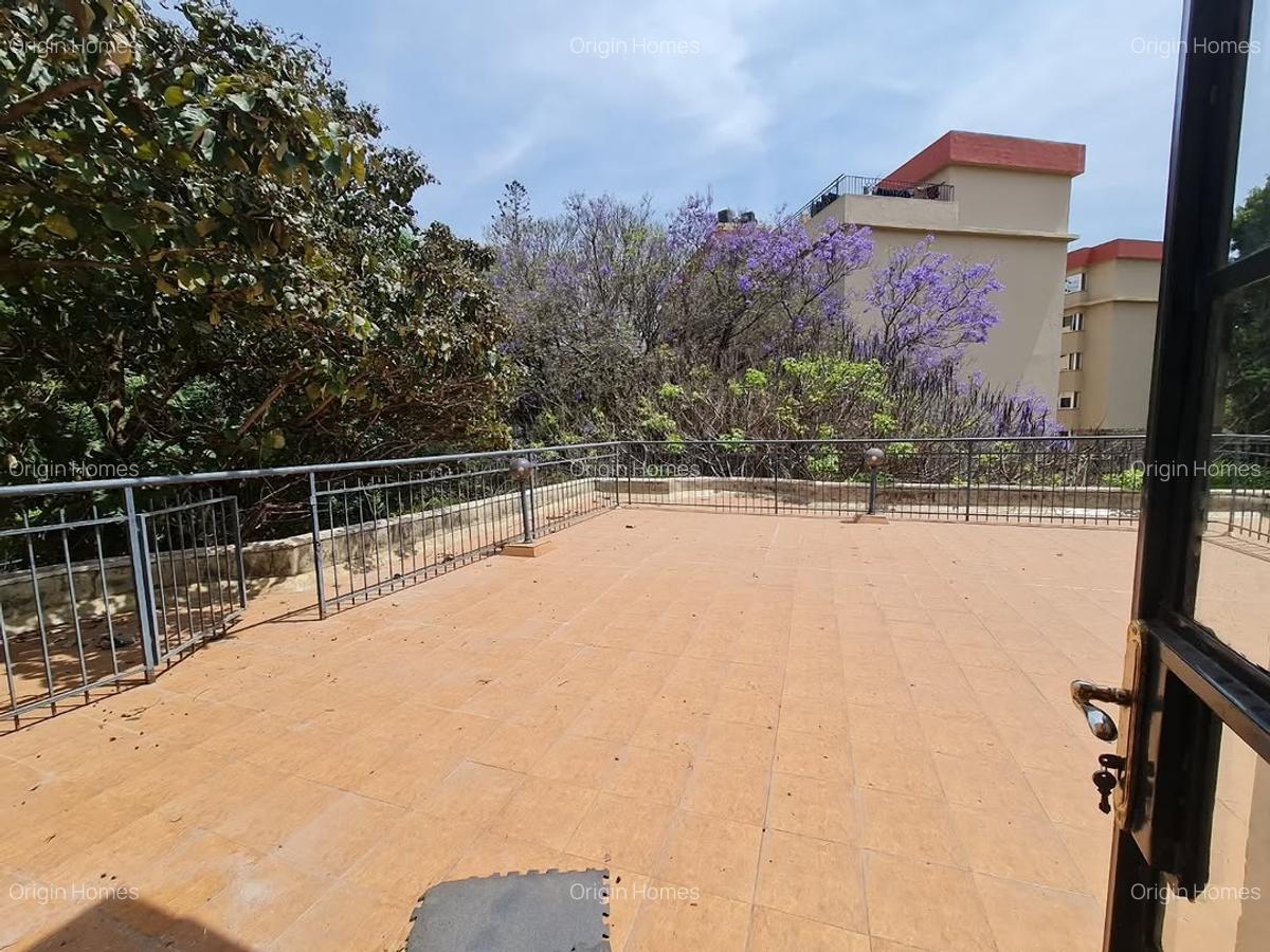 4 Bed Apartment with En Suite at Lavington - 5
