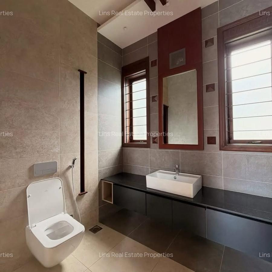 4 Bed House with En Suite in Runda - 14