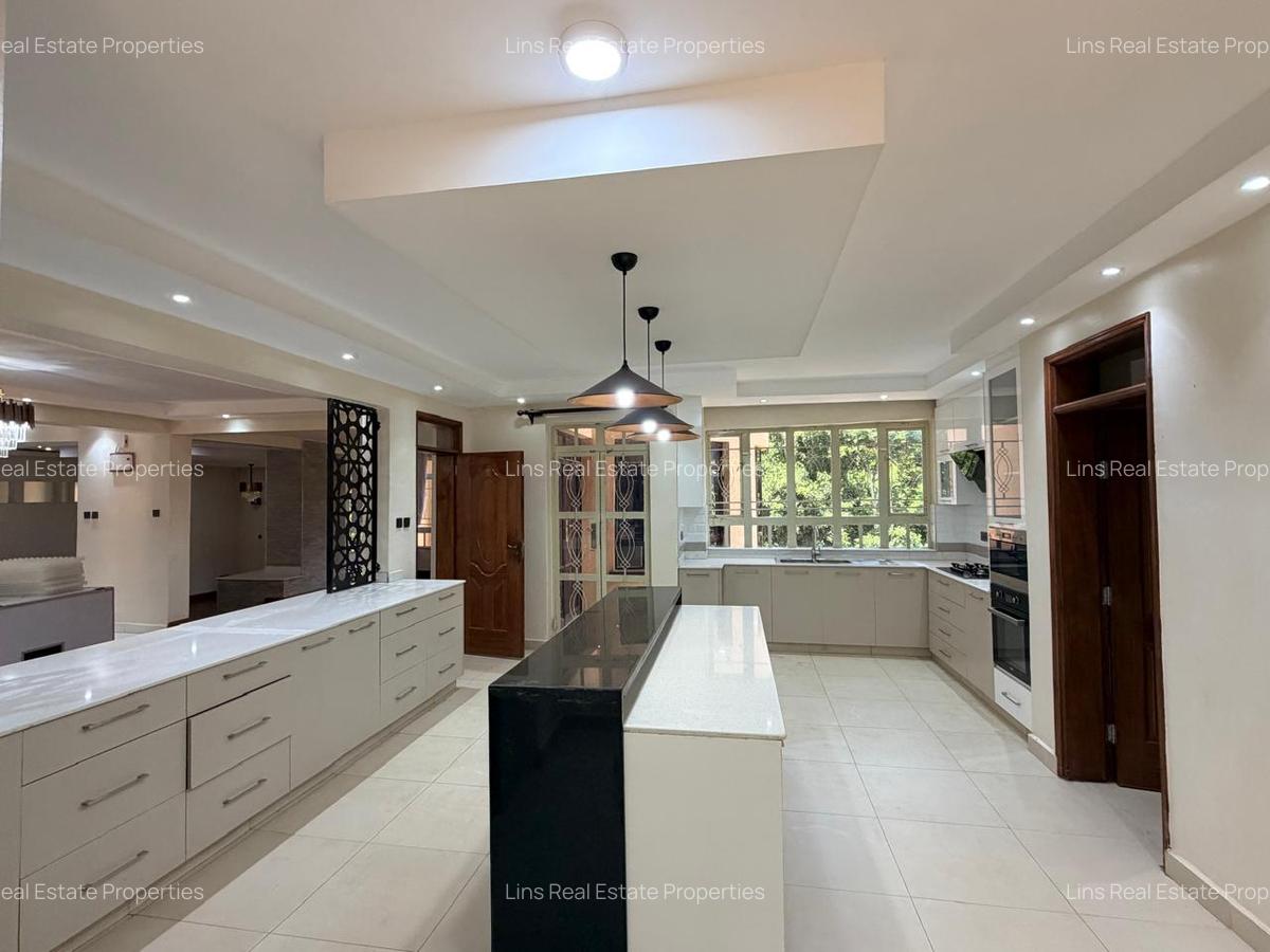 10 Bed House with En Suite in Nyari - 13