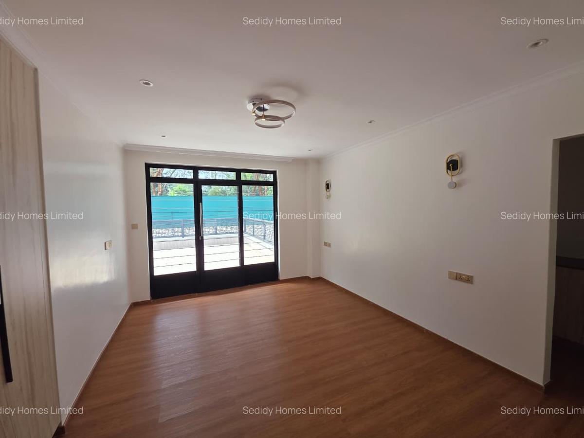 6 Bed House with En Suite in Runda - 15