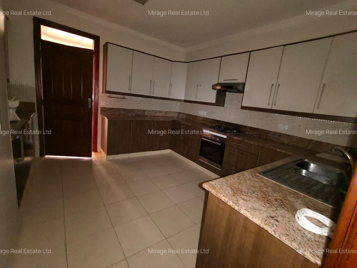 3 Bed Apartment with En Suite in Riverside - 7