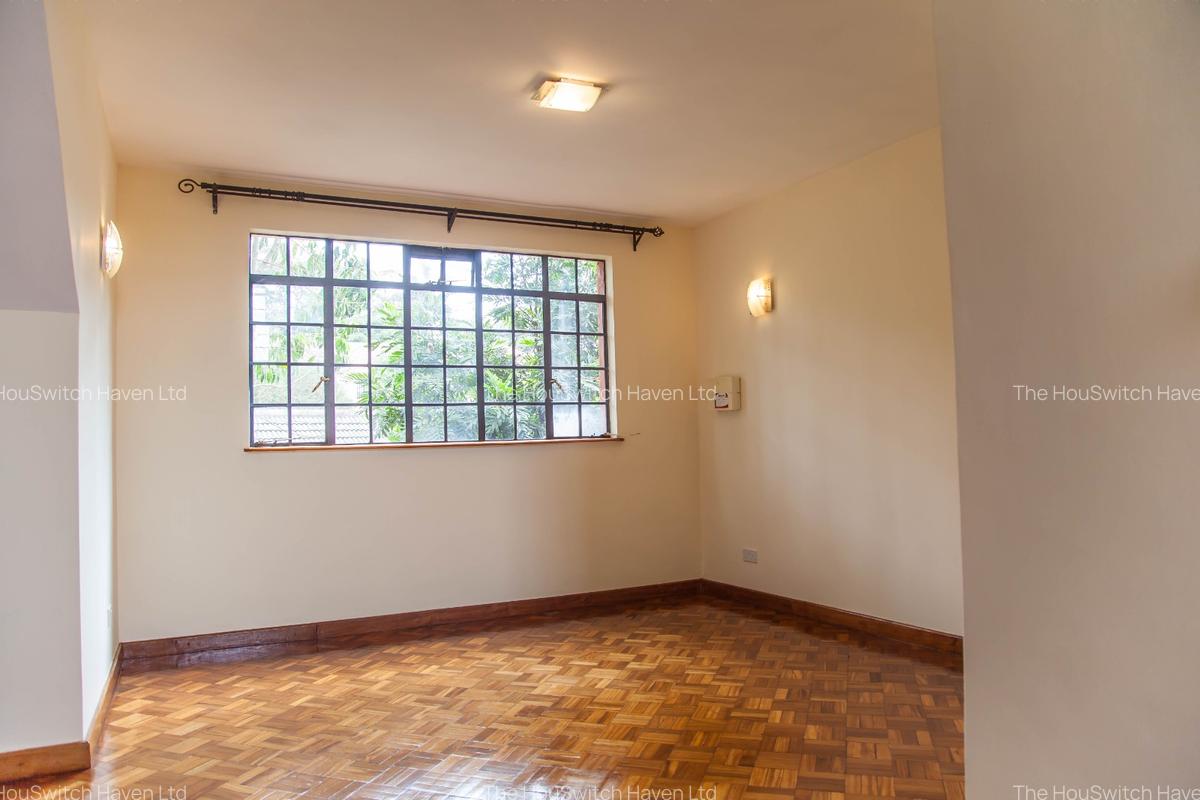 4 Bed Townhouse with En Suite at Chalbi Rd - 11