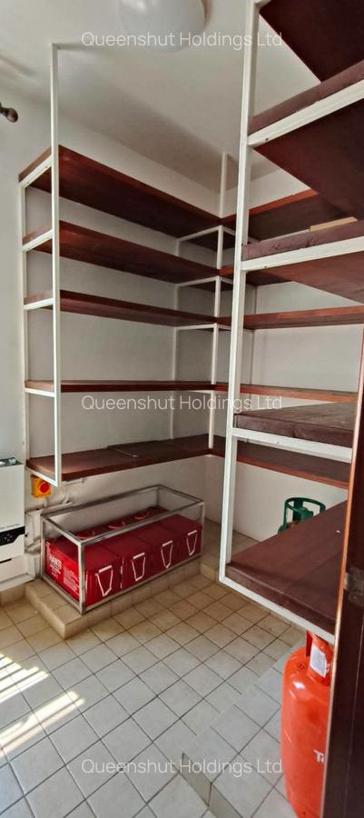 5 Bed House with En Suite in Rosslyn - 14