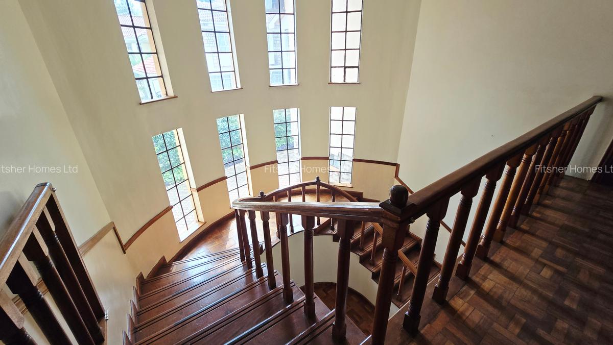 5 Bed House with En Suite in Runda - 9