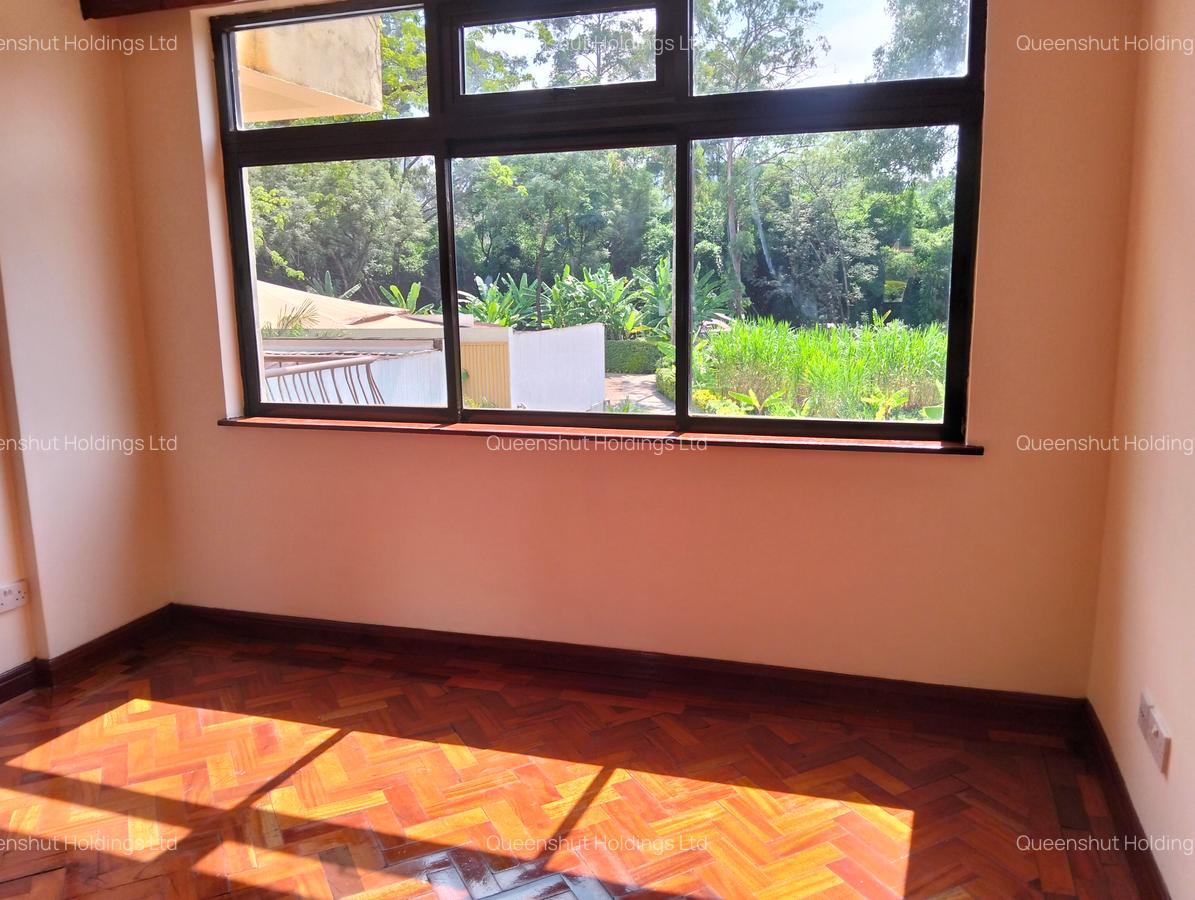 3 Bed Apartment with En Suite in State House - 10