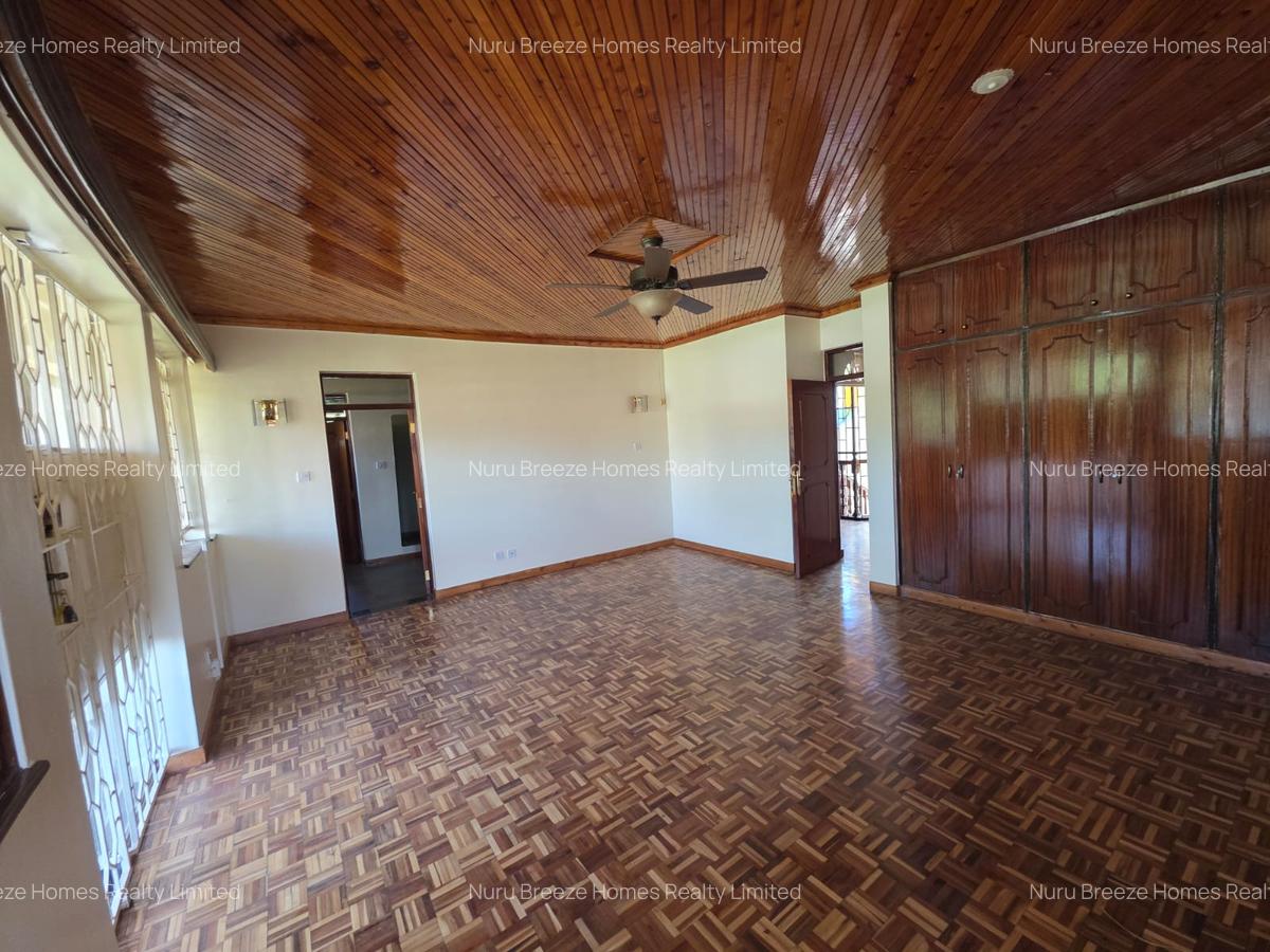 5 Bed House with En Suite in Runda - 14