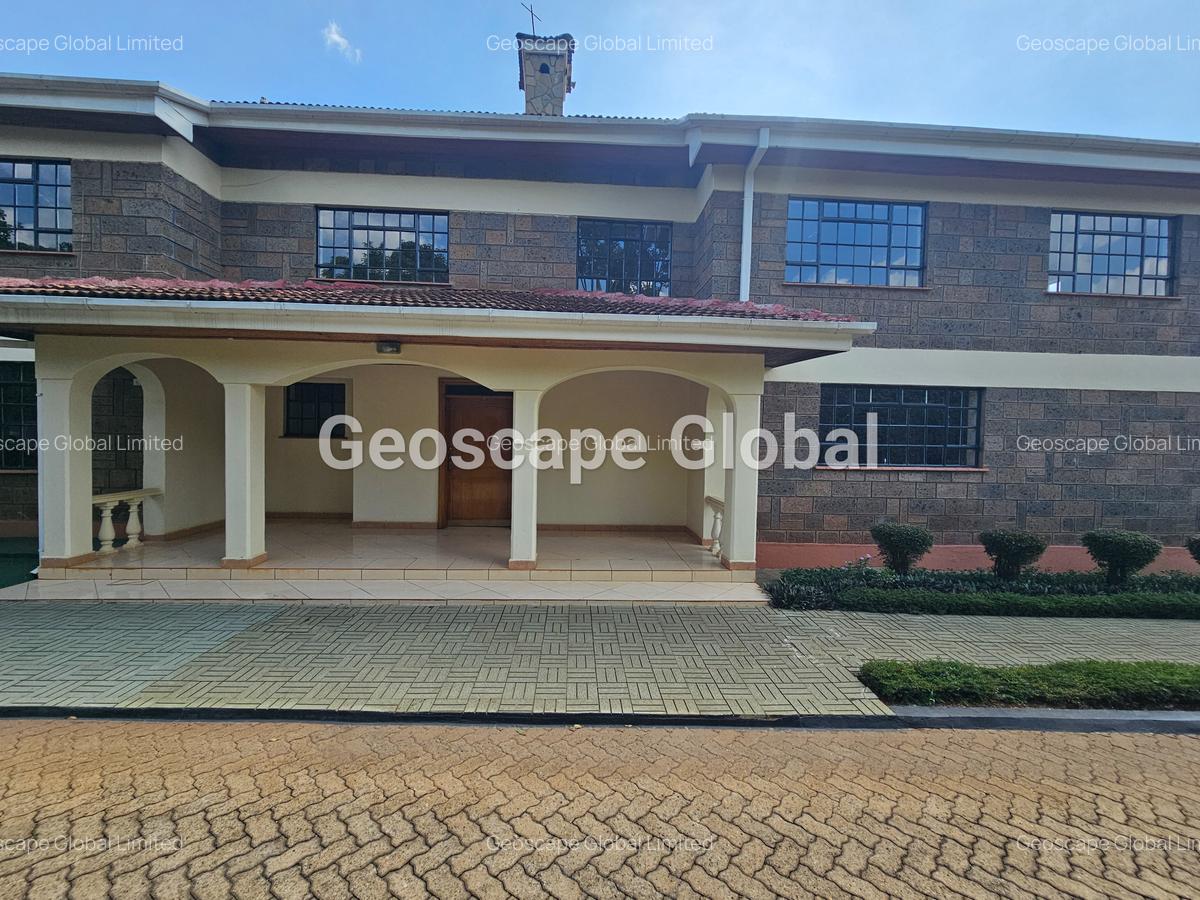 5 Bed House with En Suite in Runda - 2