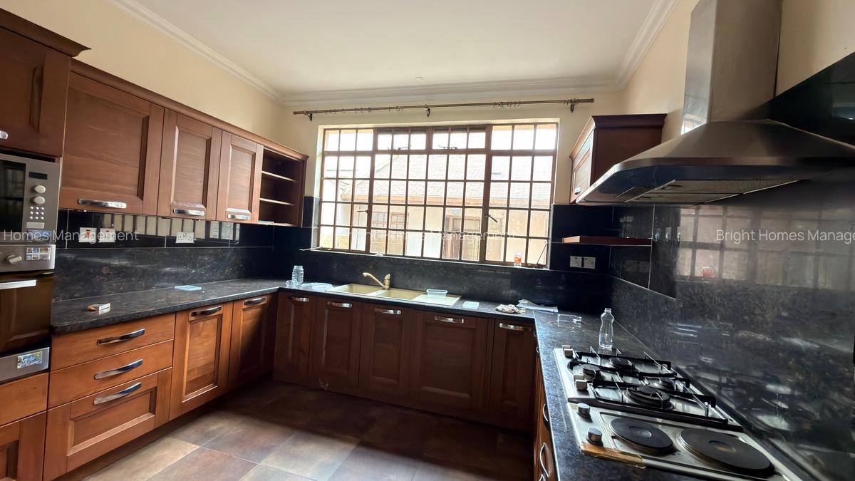5 Bed Townhouse with En Suite in Lavington - 6