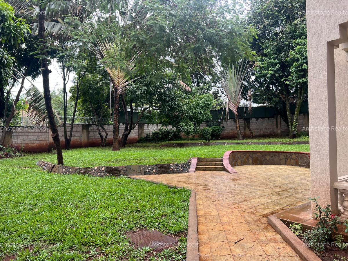 5 Bed House with En Suite in Runda - 12
