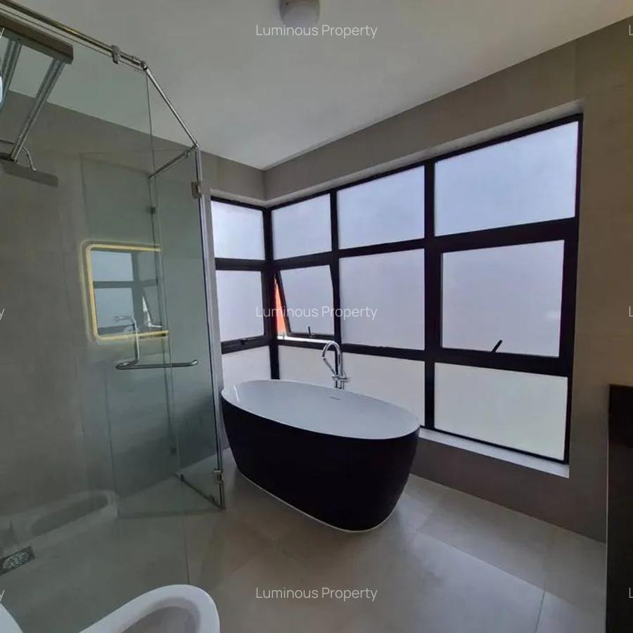 4 Bed House with En Suite at Membley - 14