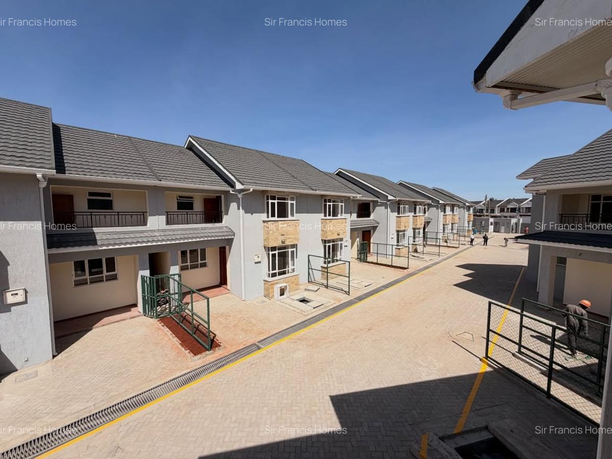 4 Bed Townhouse with En Suite at South C - 2