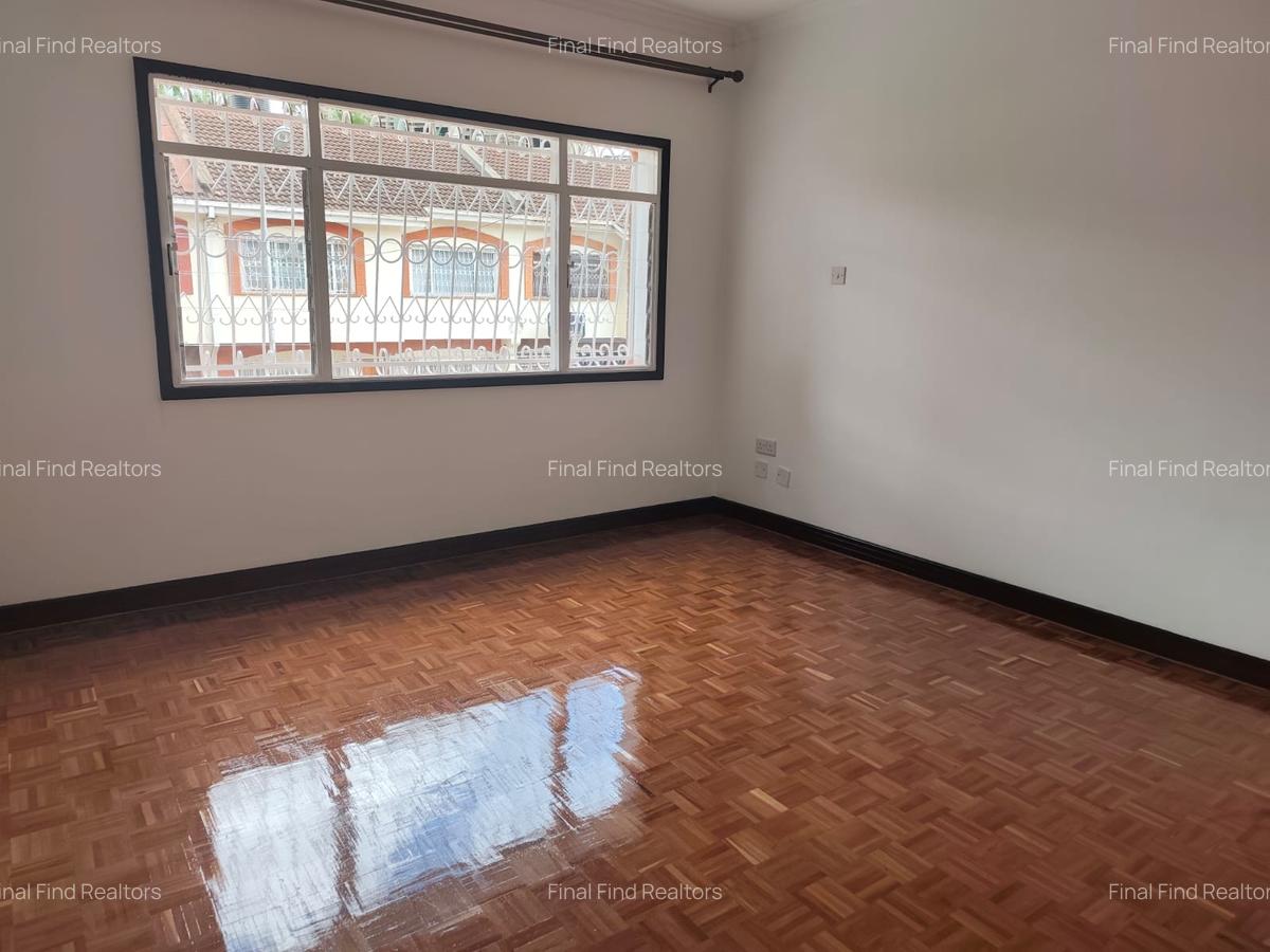 3 Bed Townhouse with En Suite in Brookside - 5