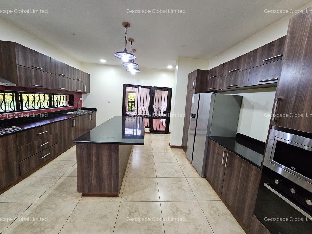 5 Bed Villa with En Suite in Runda - 2