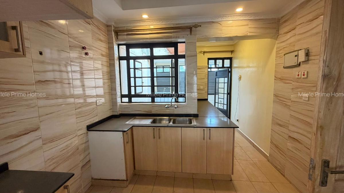 3 Bed Villa with En Suite at Garden Estate - 6