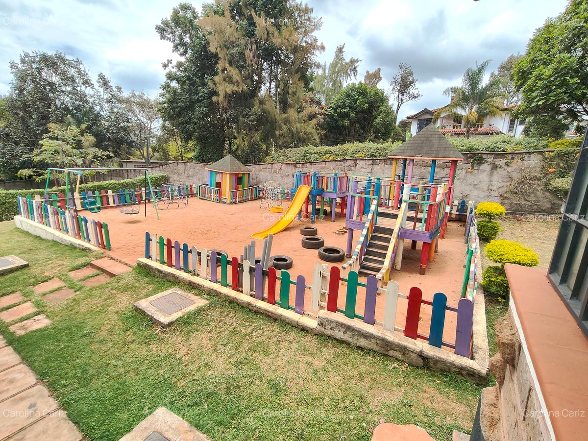 5 Bed House with En Suite at Rosslyn - 1