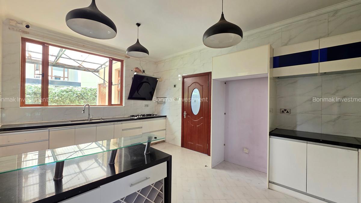 5 Bed Townhouse with En Suite at Lavington Green - 20