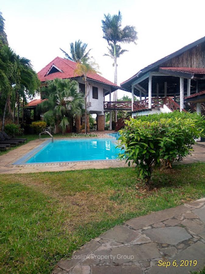 10 Bed Apartment in Nyali Area - 3