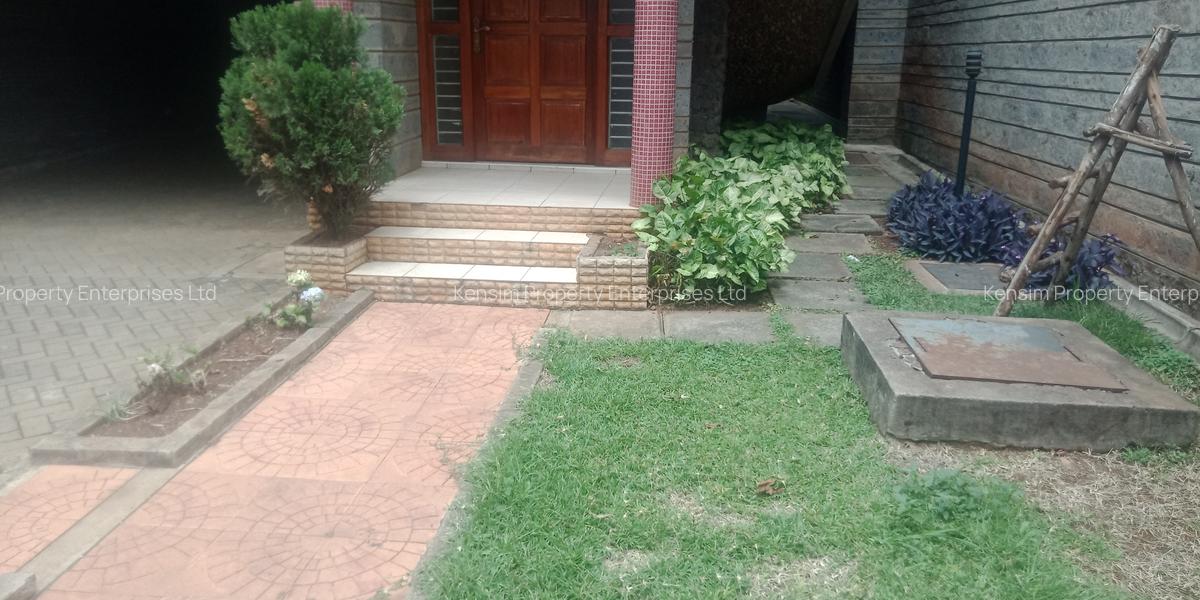 4 Bed Townhouse with En Suite in Lavington - 2