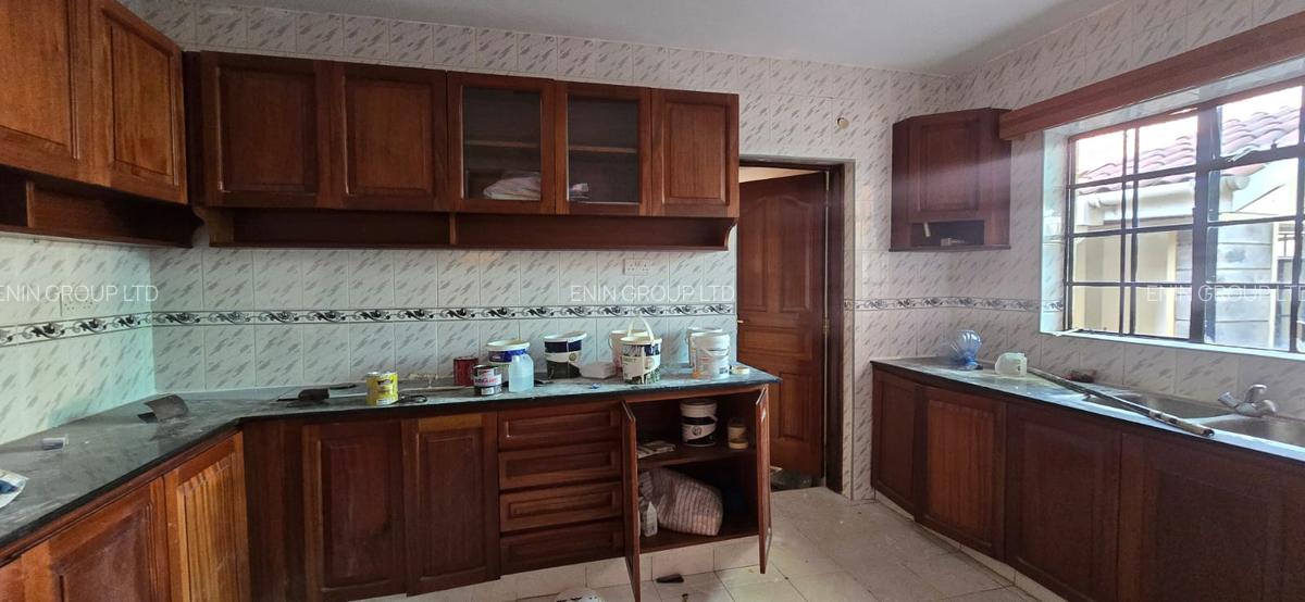 4 Bed Townhouse with En Suite at Amboseli Road - 5