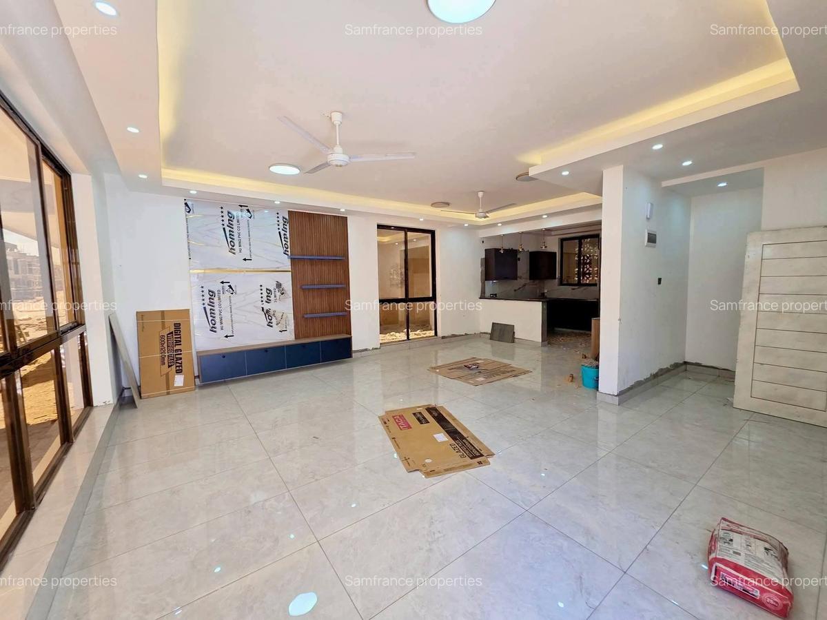 4 Bed Townhouse with En Suite at Coca-Cola - 4