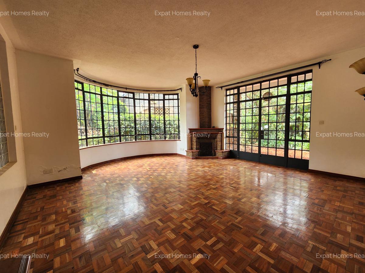 5 Bed Villa with En Suite in Lavington - 12